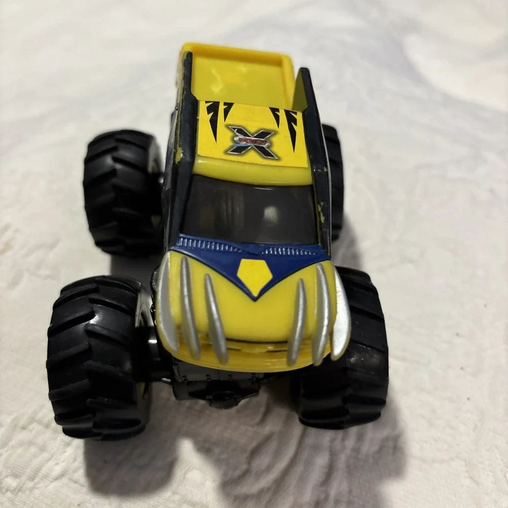 Hot Wheels Monster Jam Wolverine Truck 1:64 Scale Marvel